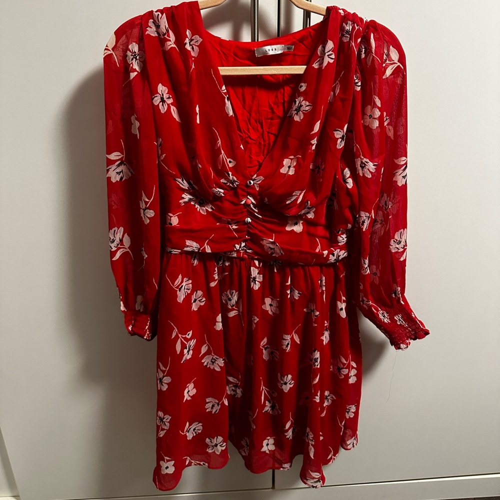 Beautiful Dress - Picture 2 of 3